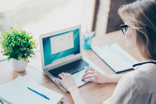 lady-with-computer-blue